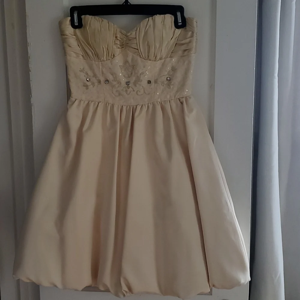 EUC, Betsy Johnson, sz 4 evening dress - Picture 1 of 7